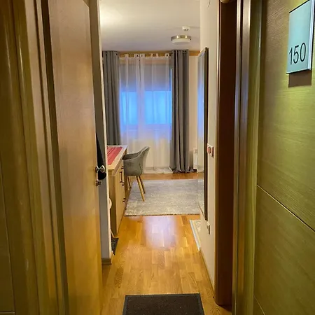 U150 - Vucko - Private Host Apartment *
